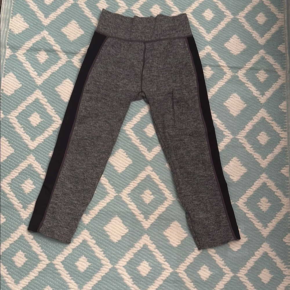 Womenās Gray and Black Leggings